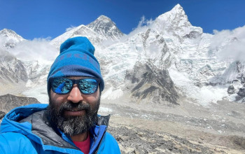 डा रामकुमार श्रेष्ठले गरे सगरमाथाको सफल आरोहण